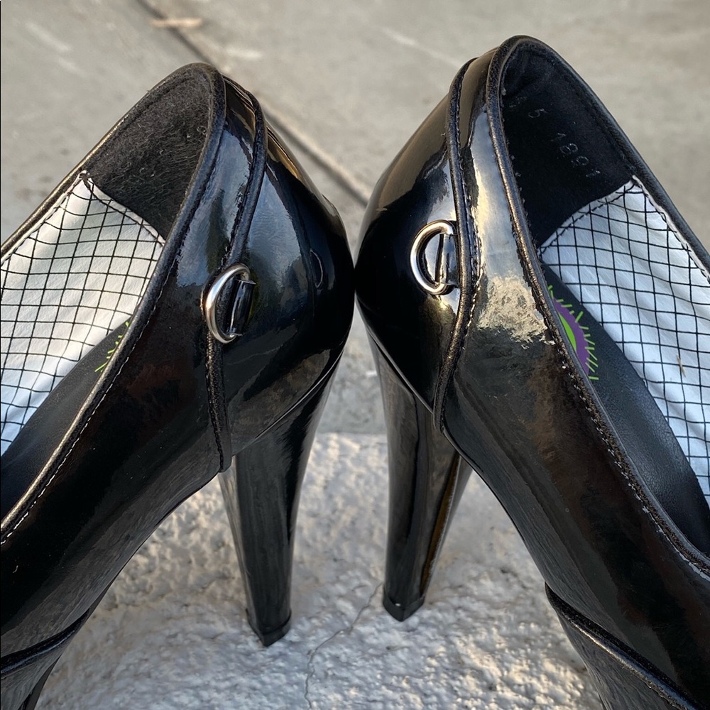 T.U.K. Gorgeous Black Lace Up Pumps Heel Shoes SZ5 - Picture 6 of 16